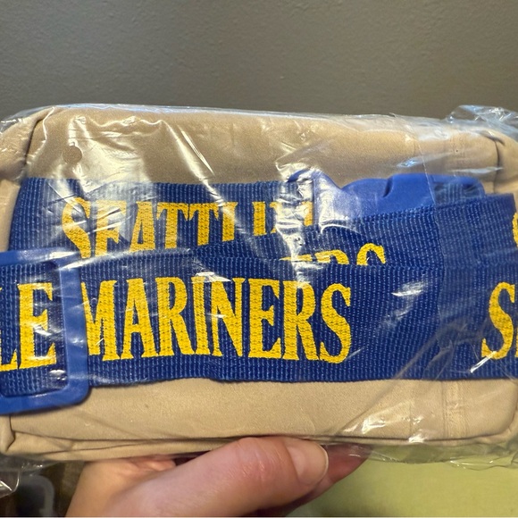 NWT Seattle Mariners Cross Body Bag - Picture 2 of 2